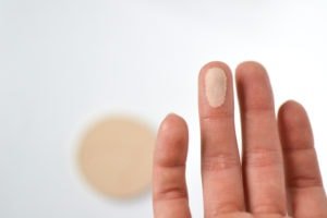 jane iredale pure pressed powder base, mineral powder, review, swatch, beauty blogger, clear skin, how to get rid of acne, makeup for acne-prone skin, best mineral powder ever